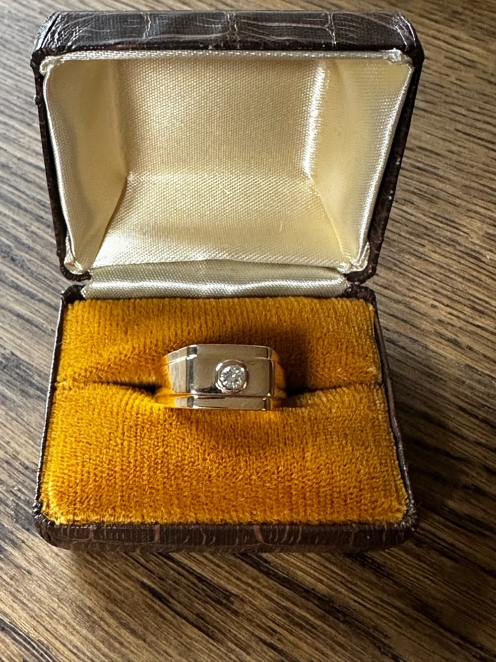 Men’s 10K Gold Diamond Ring 0.25 CT Bezel Set Size 8 – 7.58g